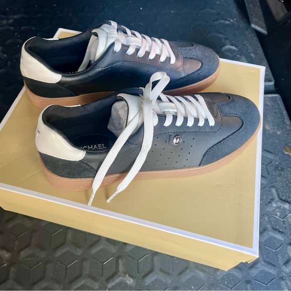 NWTs! MICHAEL MICHAEL KORS
Scotty Leather tennis shoe! - Picture 1 of 5
